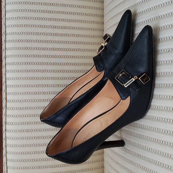 LOUIS VUITTON PUMPS WITH LV CUBE CHARM - Picture 2 of 11